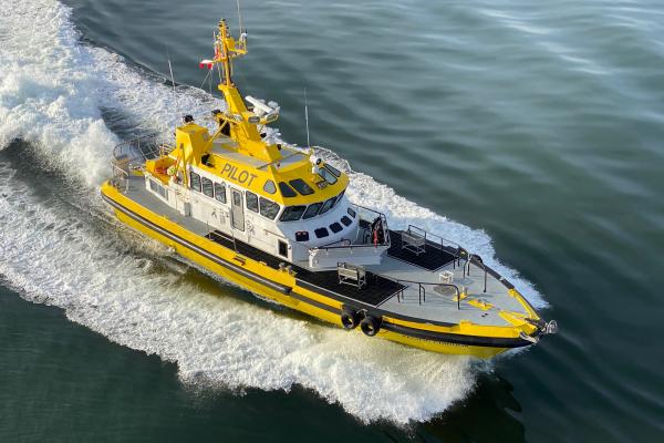 Bateau-pilote qui fait route